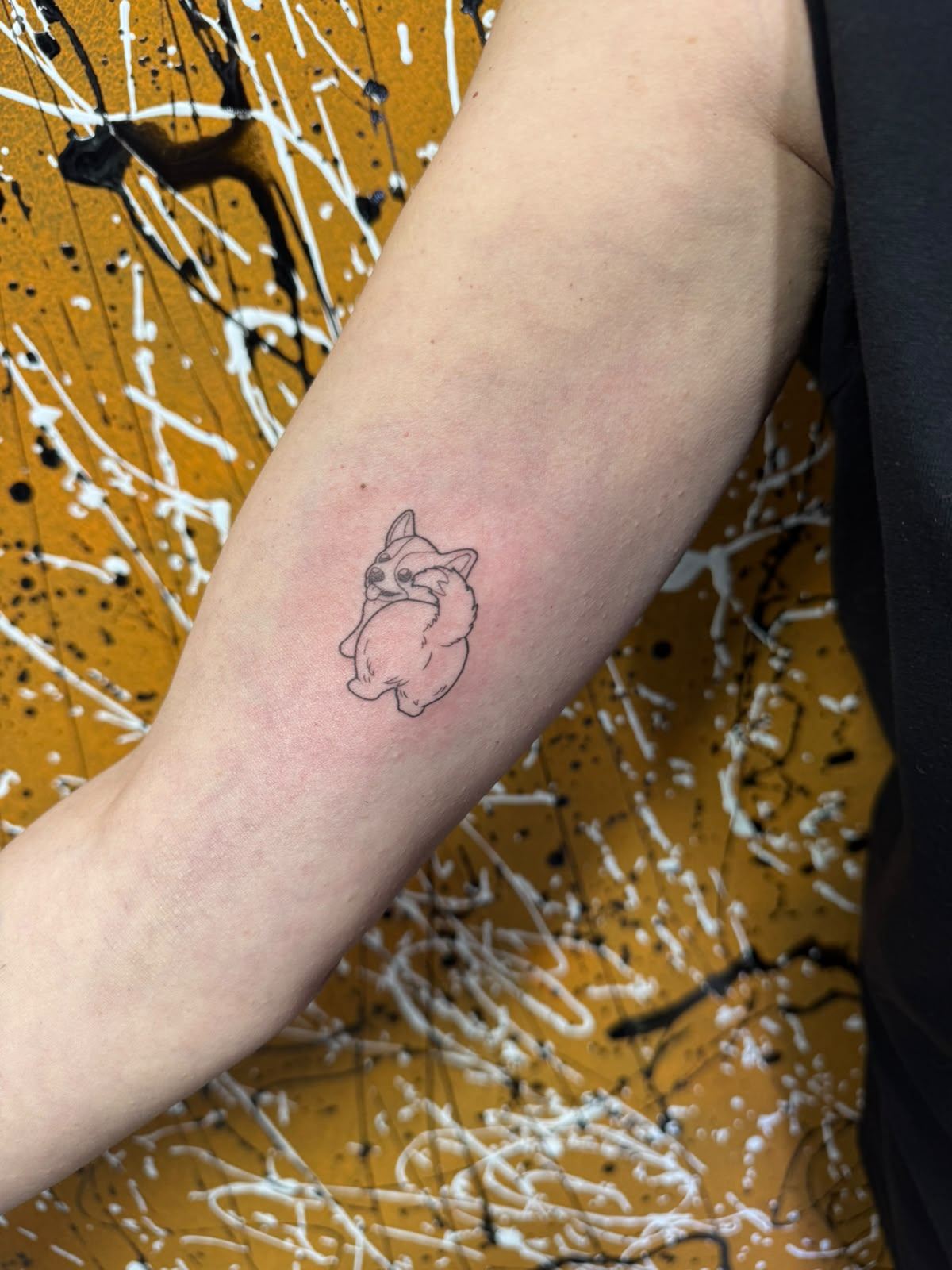 Tatuaje fine line ilustrativo, personaje de cómic