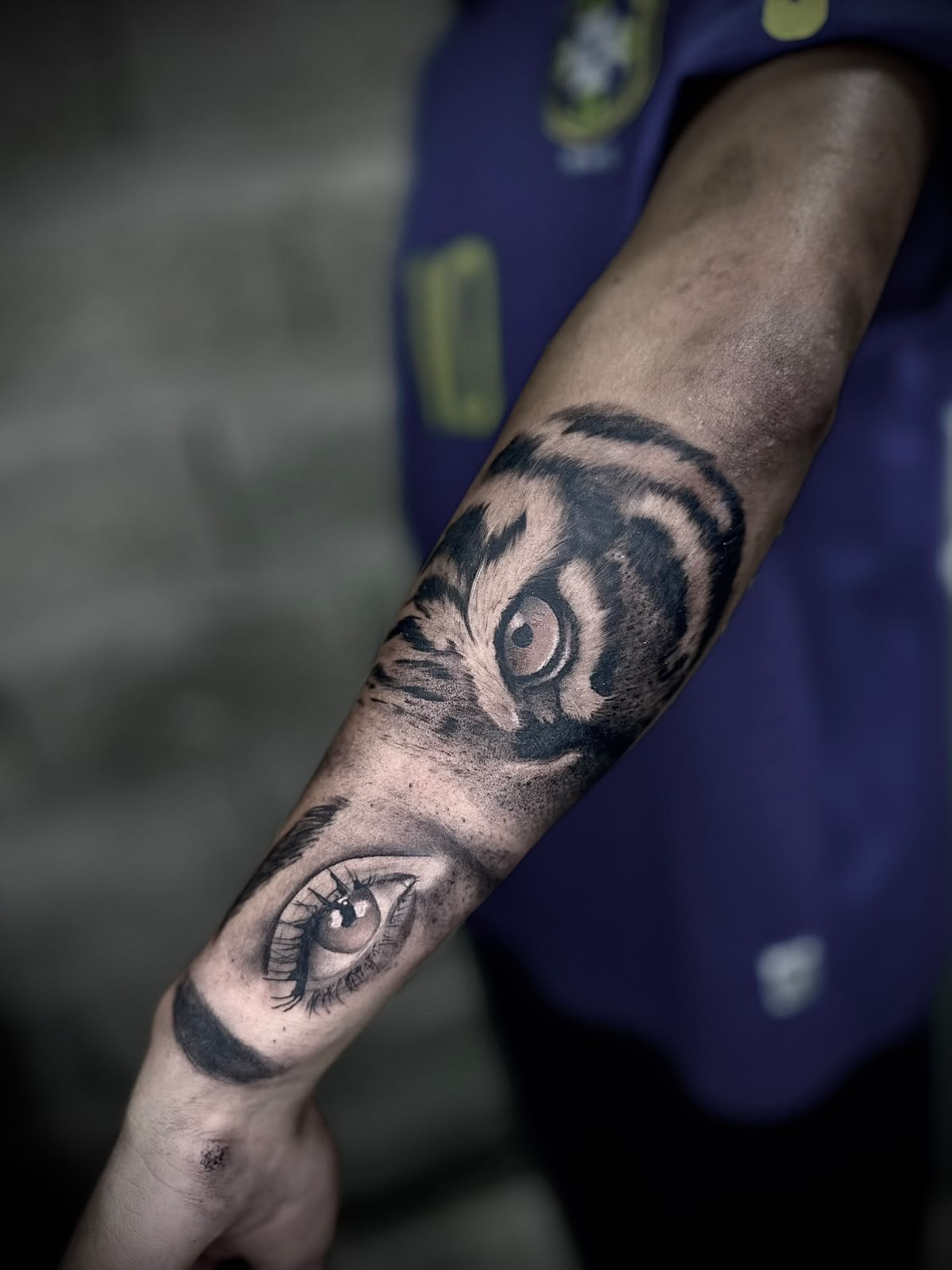 Realistic tiger and eye tattoo, by Tuiti